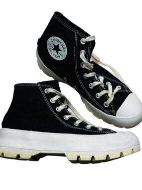 Converse Chunky Black and White Low-Top Sneaker (Women’s US 8 / EUR 39)